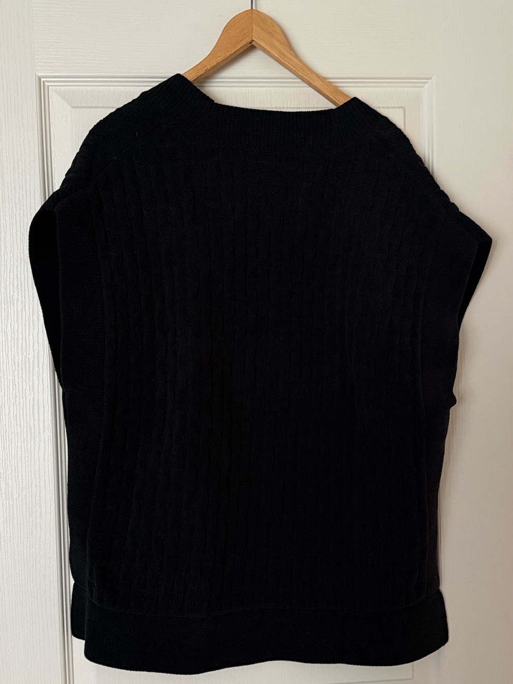 lululemon athletica Black Cable-Knit V-Neck Sweater Vest - Picture 4 of 5
